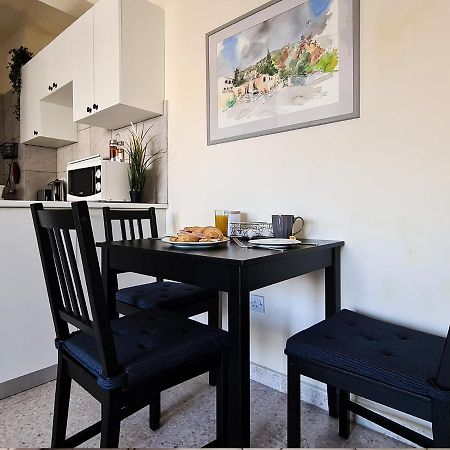 Lisa'S Apartment - Margarita Gardens Paphos ภายนอก รูปภาพ