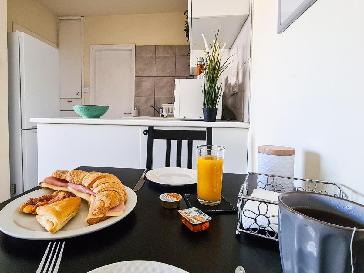 Lisa'S Apartment - Margarita Gardens Paphos ภายนอก รูปภาพ